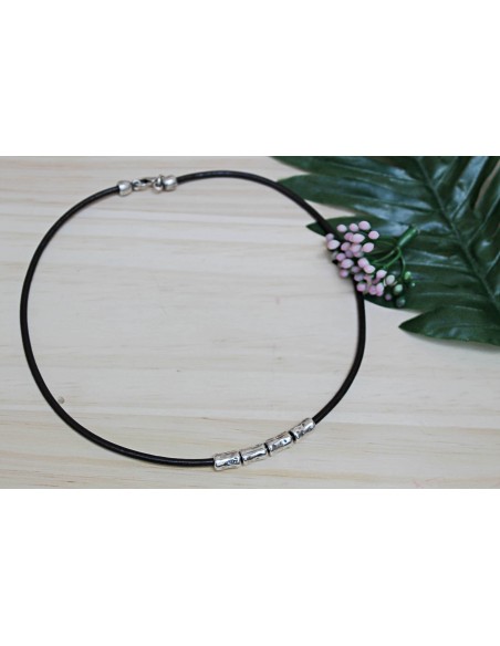 Collar cuero y pepitas