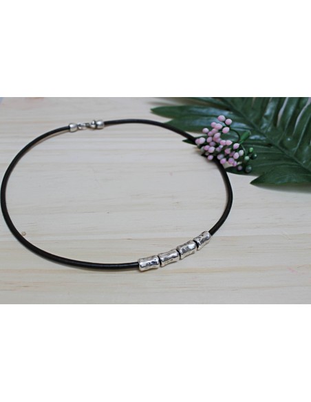 Collar cuero y pepitas
