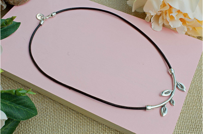 Collar Leaf