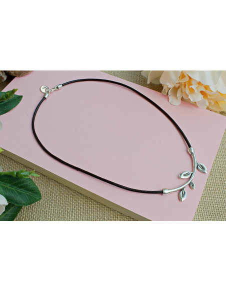 Collar Leaf