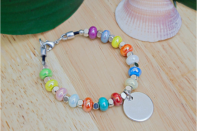 Pulsera bolitas colores con medalla