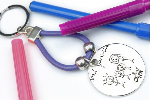 LLAVERO CON DIBUJO HECHO POR LOS NIÑOS1