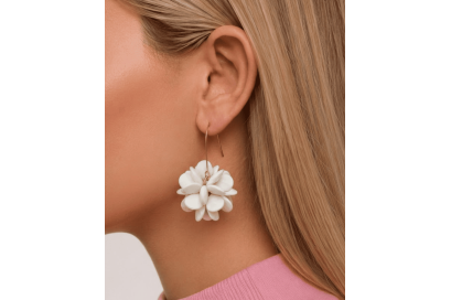 Pendientes flor blanca