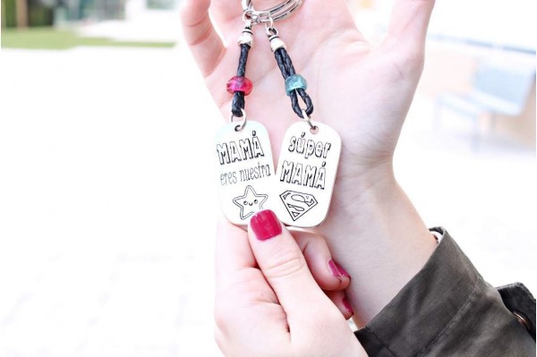 Llavero Mamá eres nuestra estrella